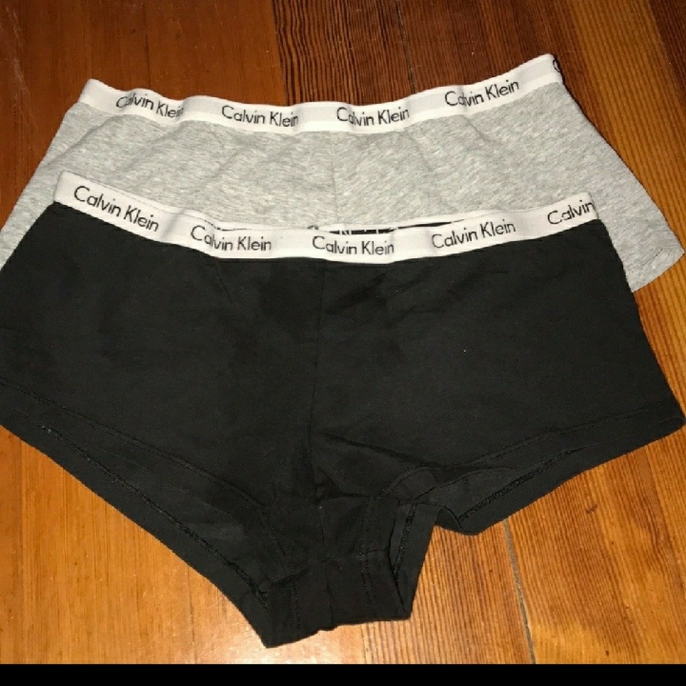 2 Calvin Klein underwear